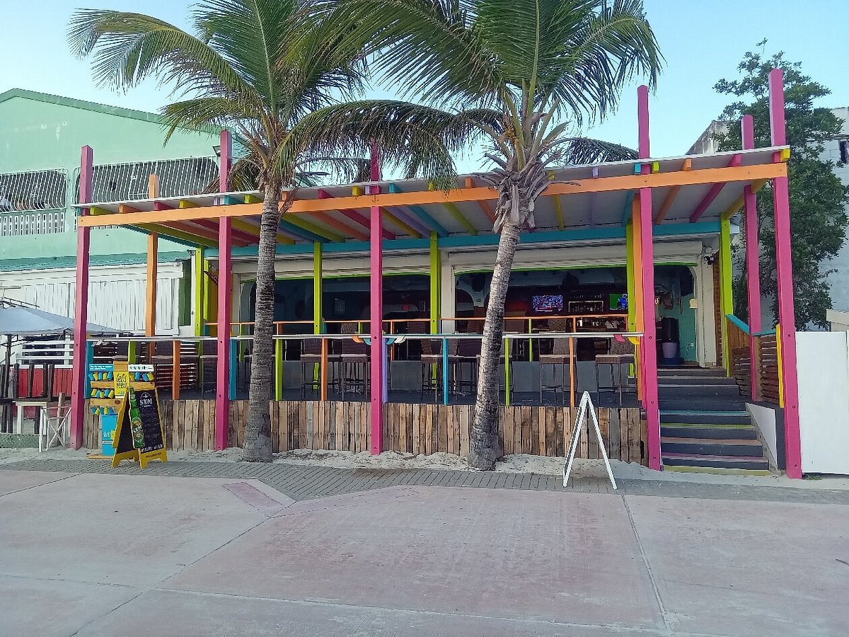 Marley's Sports Bar & Grill